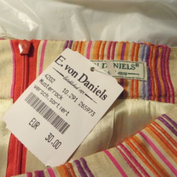 SALE  VON DANIELS SKIRT - Picture 2 of 4